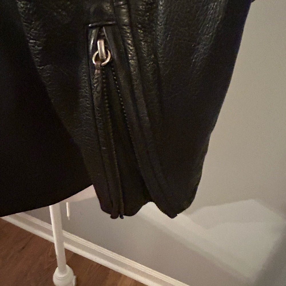 Harley-Davidson Black Leather Jacket with Fringe and Zipper Accents - Picture 9 of 16